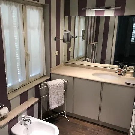 Superbe De 4 Chambres, Centre Tropez, à 2 Pas Du Port Apartamento